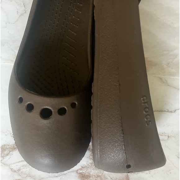 Crocs Dark Brown Flats Size 11 - Picture 7 of 9